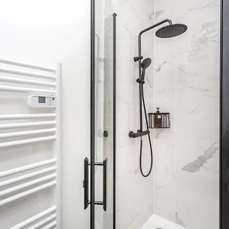 C Cozy Batignolles Apt, Metro Right At Your Doorstep Párizs