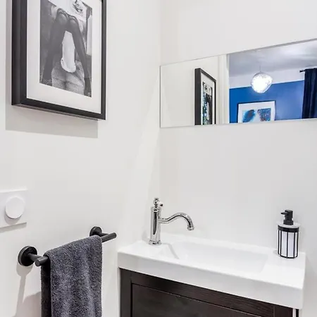 C Cozy Batignolles Apt, Metro Right At Your Doorstep