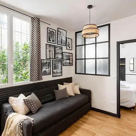 C Cozy Batignolles Apt, Metro Right At Your Doorstep Paris