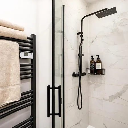Apartment C Cozy Batignolles Apt, Metro Right At Your Doorstep *