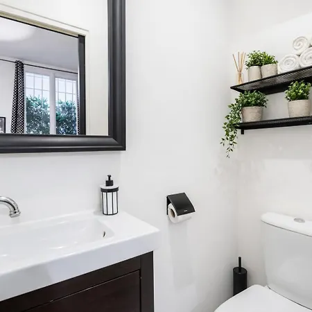 C Cozy Batignolles Apt, Metro Right At Your Doorstep *