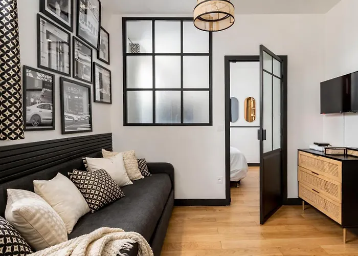 Διαμέρισμα C Cozy Batignolles Apt, Metro Right At Your Doorstep Παρίσι