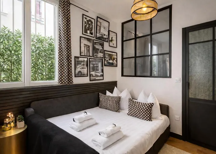 C Cozy Batignolles Apt, Metro Right At Your Doorstep * Παρίσι