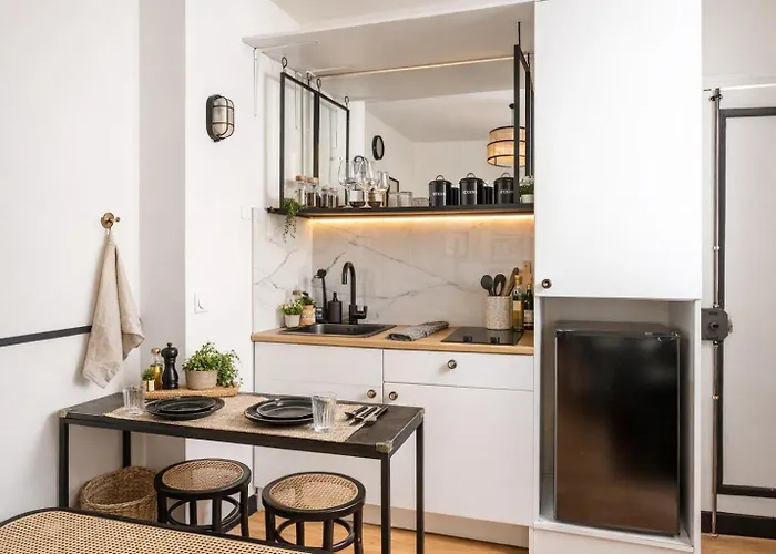C Cozy Batignolles Apt, Metro Right At Your Doorstep