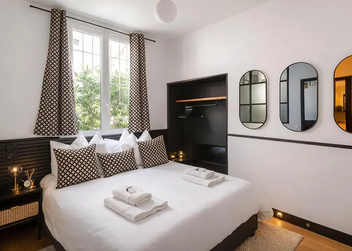 C Cozy Batignolles Apt, Metro Right At Your Doorstep