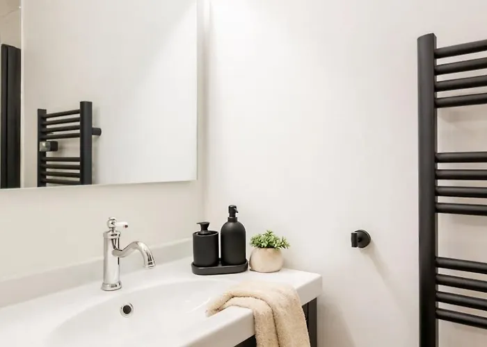 Διαμέρισμα C Cozy Batignolles Apt, Metro Right At Your Doorstep *